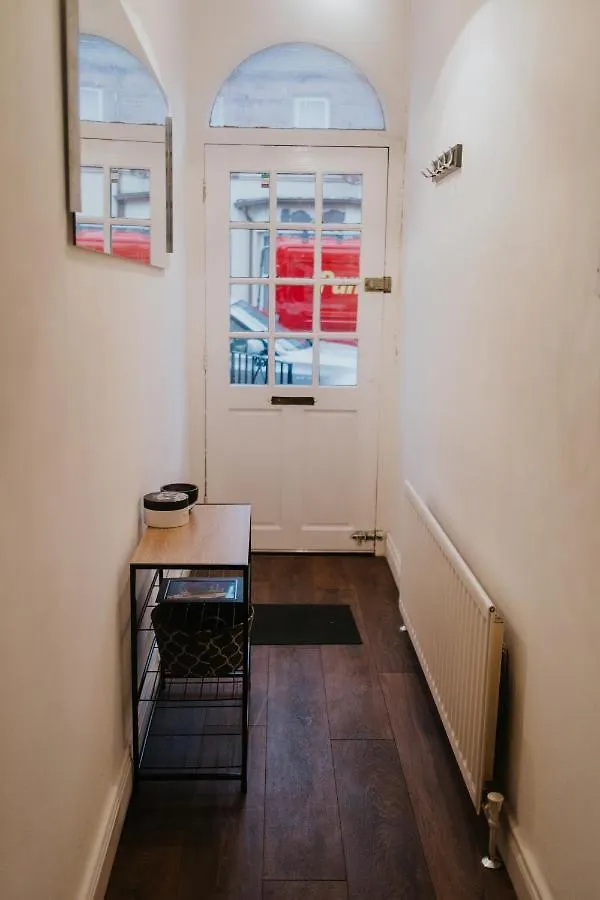 펜션 Contemporary Belfast Townhouse 빌라